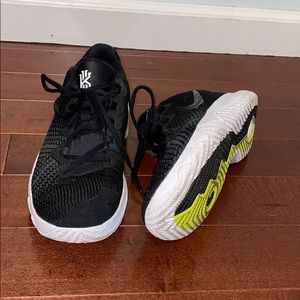 Nike Youth Boys Flytrap Kylie Basketball Shoes